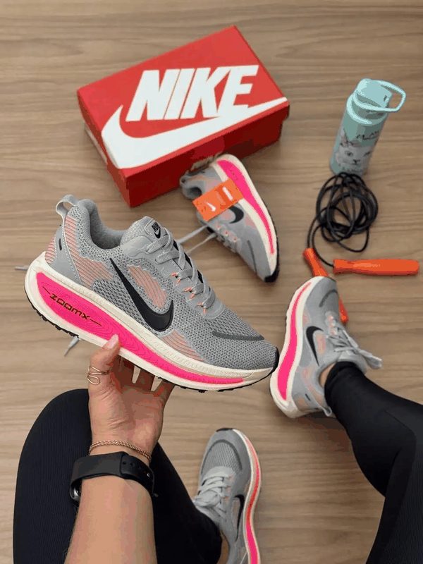 NIKE VOMERO 18 - GRAFITE/ROSA