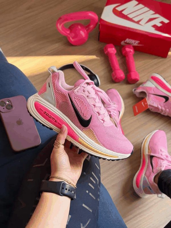 NIKE VOMERO 18 - ROSA/BCO/AMARELO