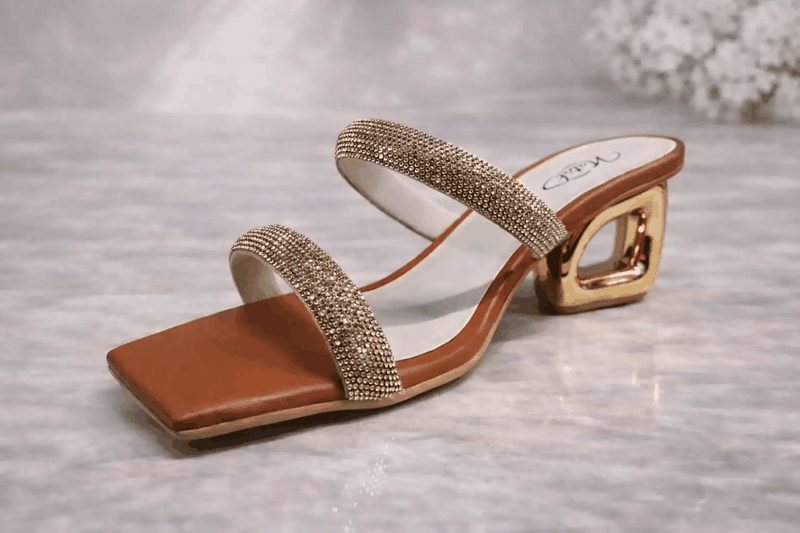 SANDALIA SALTO STRASS - CARAMELO