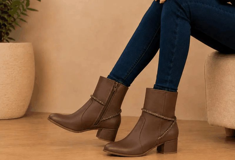 BOTA CANO CURTO TIRAS - CAFÉ