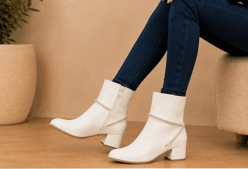 BOTA CANO CURTO TIRAS - BRANCO