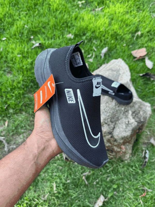 NIKE SLIP ON - PRETO