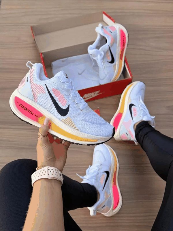 NIKE VOMERO 18 - BCO/ROSA/AMARELO