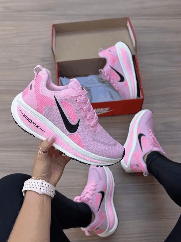 NIKE VOMERO 18 -ROSA/BCO