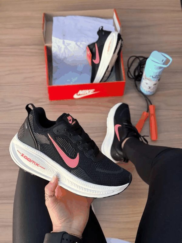 NIKE VOMERO 18 - PTO/ROSA/BCO