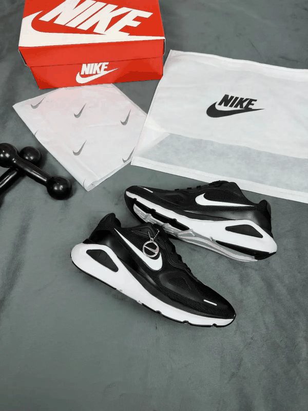 NIKE STRUCTURE 26 - PRETO/BRANCO