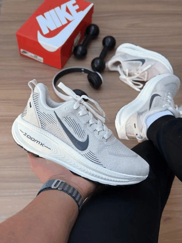 NIKE VOMERO 18 - OFF/GRAFITE