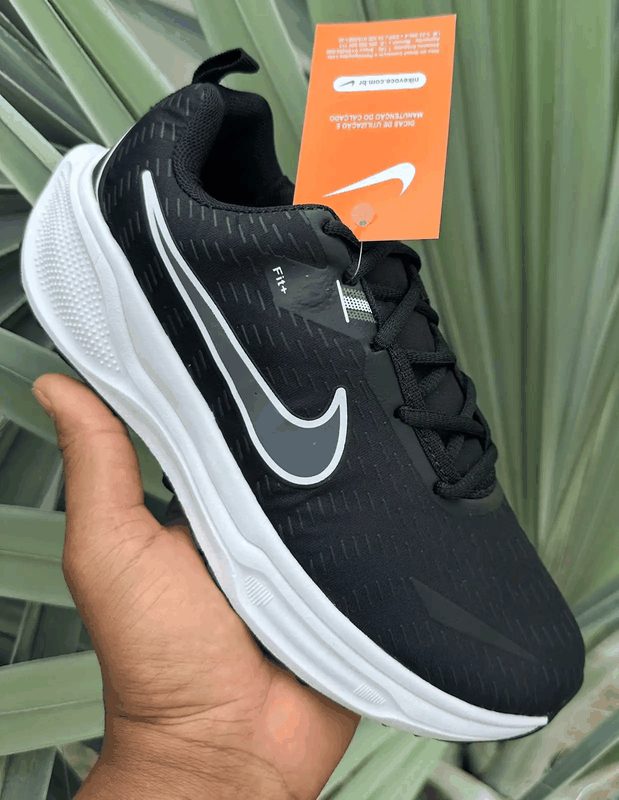NIKE FIT ESPORTIVO - PRETO/BRANCO