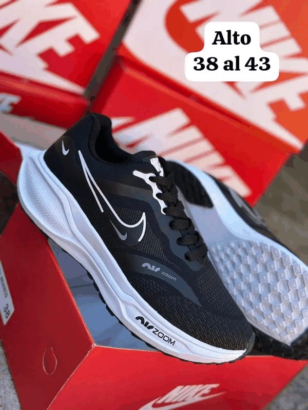 AIR ZOOM - PRETO/BCO