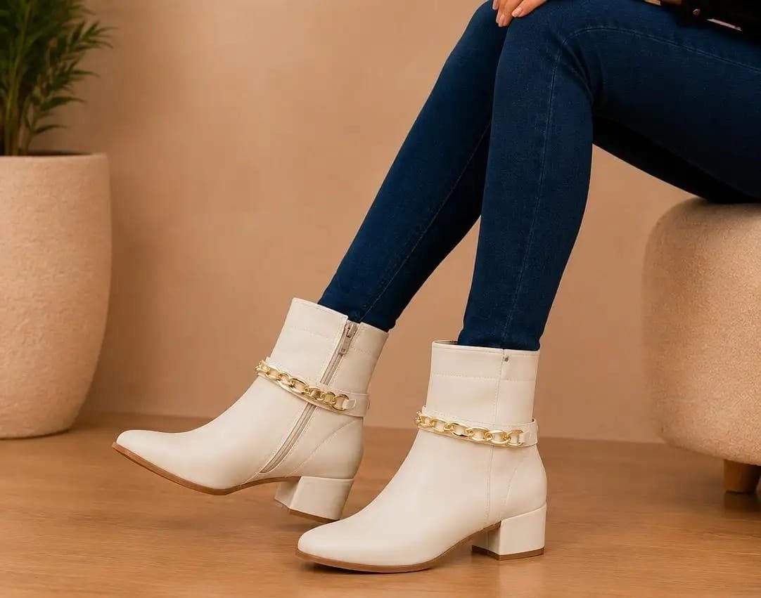 BOTA FEMININA CANO CURTO PREMIUM BRANCA