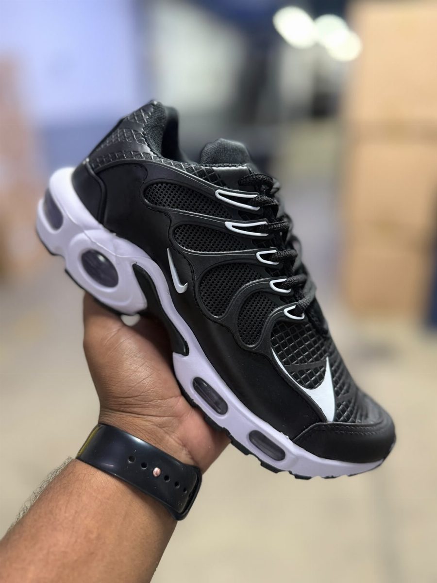 NIKE AIR TN - PRETO/BRANCO