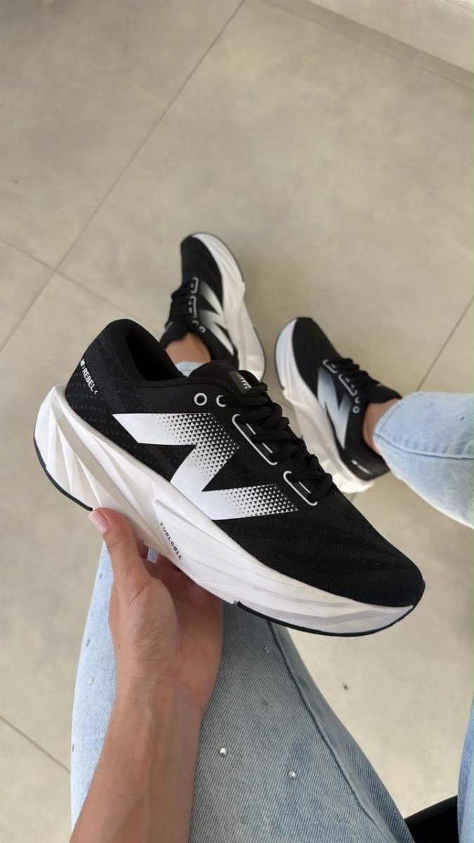 NEW BALANCE REBEL FC - PRETO/BRANCO