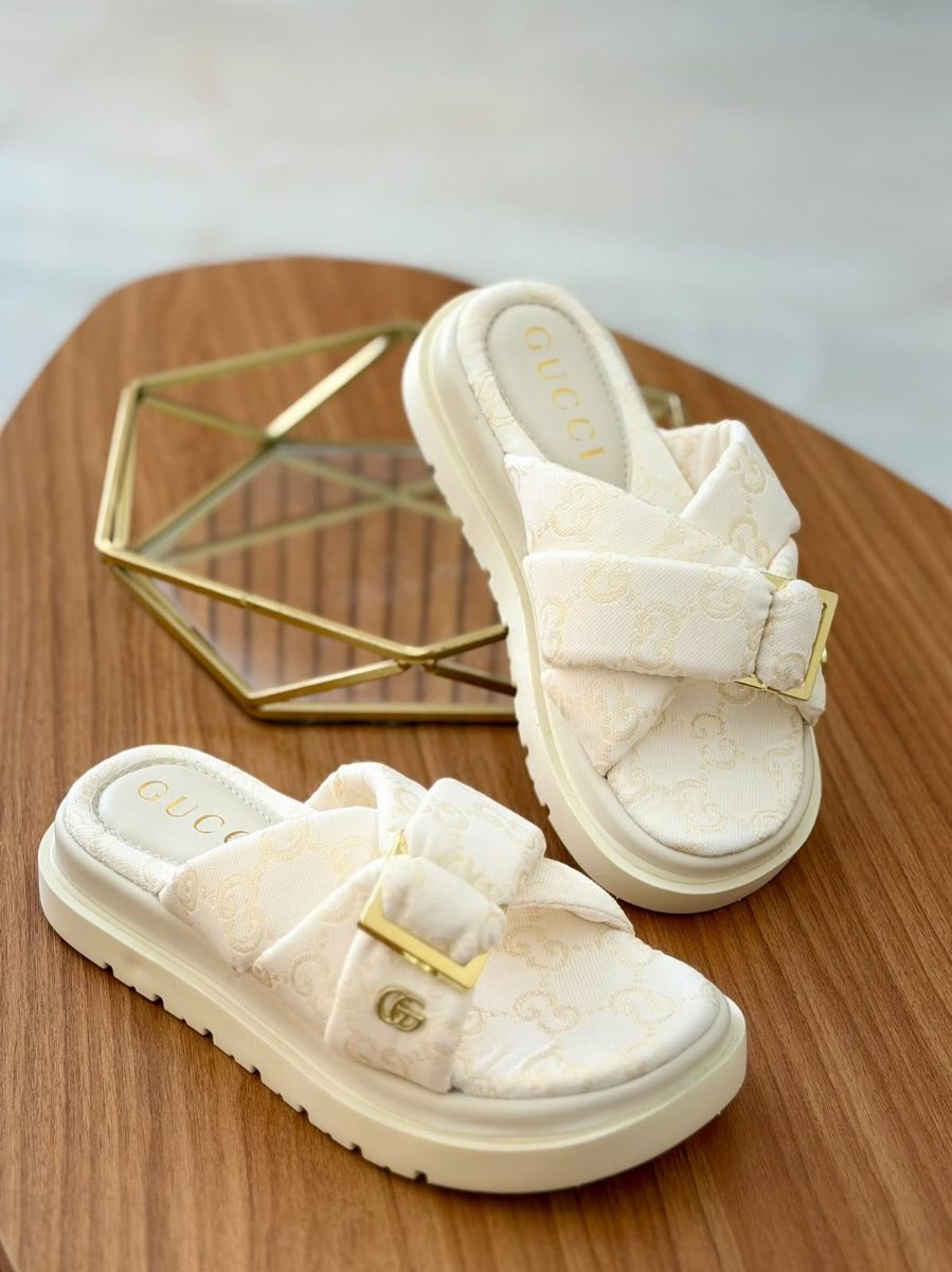 SANDALIA GUCCI FIVELA - BRANCO