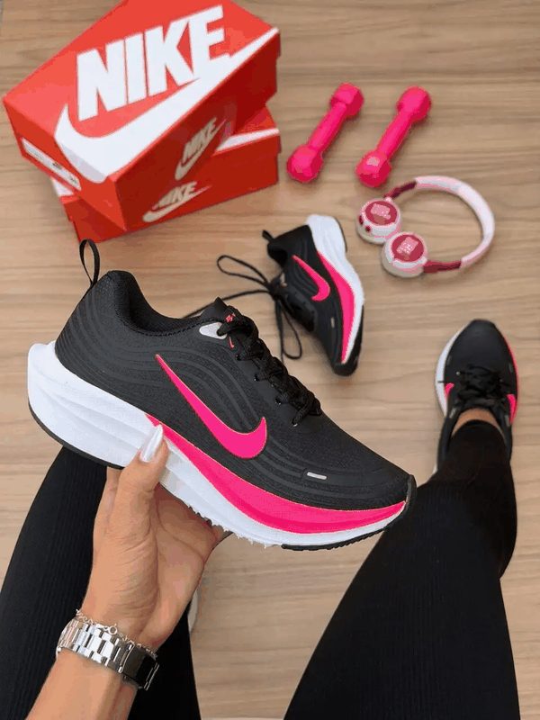 NIKE VOMERO PLUS - PTO/PINK/BCO
