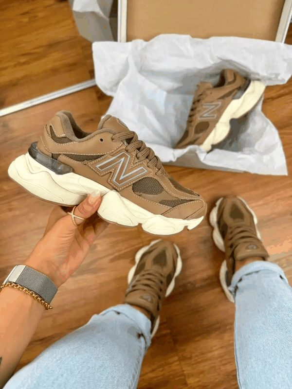 NEW BALANCE 9060 PREMIUM - CARAMELO/OFF