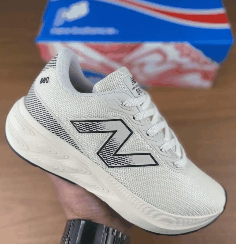 NEW BALANCE 880 - OFF WHITE