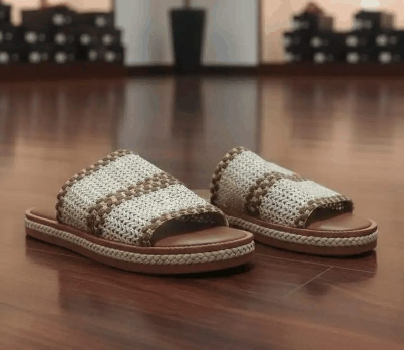 SANDALIA FLAT- CARAMELO